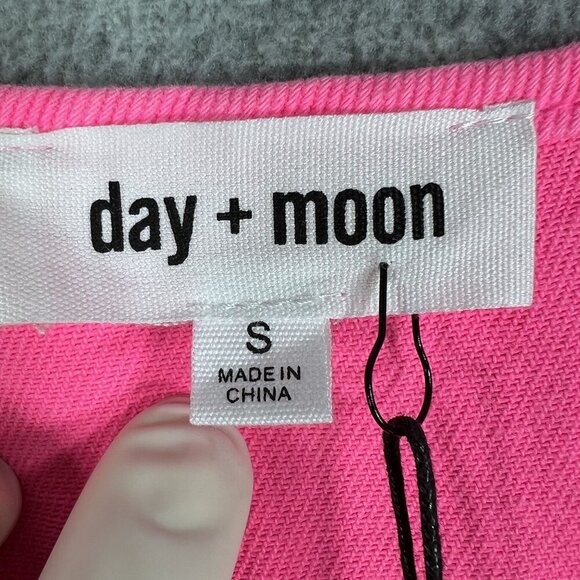 Day + Moon NWT Womens S Barbiecore Pink Denim Romper Ruffle Sleeve Beachy Girly - Picture 13 of 16